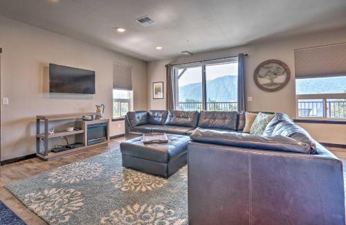 Manson Apartment | Modern Manson Condo with Pool and Lake Chelan Views!