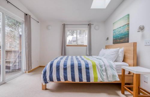 Neahkahnie Beach House | Modern Manzanita Retreat - Meredith Lodging