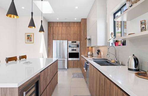 San Anselmo House | Modern Marin County Hill Retreat 5BR, 4.5BA Sleeps 10 Mt. Tam Views Near SF