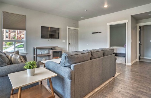 Manson Condo | Modern Marina's Edge Condo - Pool, Spas