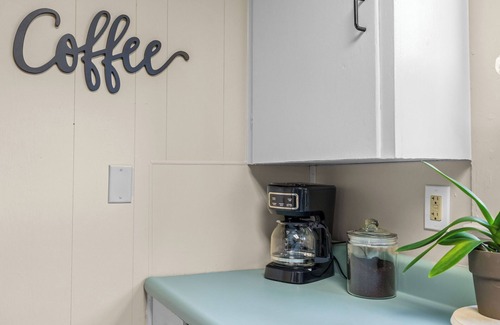 Alcoa House | Modern Maryville Escape Near Airport & Parks