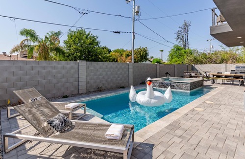 Southwest Village House | MODERN MASTERPIECE- CAMELBACK VIEWS - PRIVATE POOL & SPA