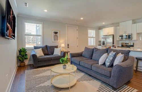 Melrose House | Modern Melrose-2 Bedroom Condo-5 mins to Broadway