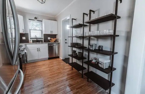 Wenonah House | Modern Metro Getaway