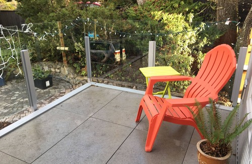 Gonzales Apartment | Modern Micro-Suite in Fairfield/Gonzales with Private Deck