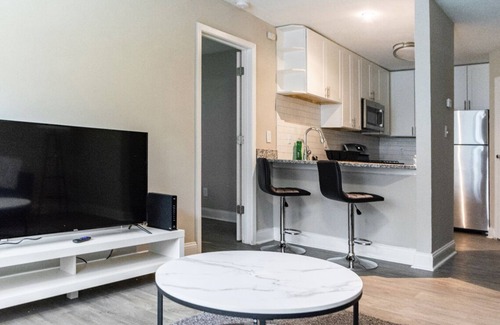 Morningside-Lenox Park Apartment | Modern Midtown Condo - Self Check In - Free Parking - Free WiFi