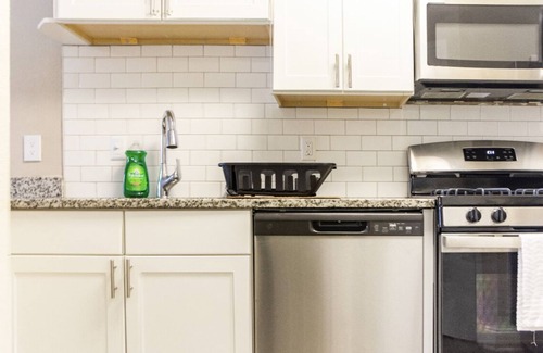 Morningside-Lenox Park Apartment | Modern Midtown Condo - Self Check In - Free Parking - Free WiFi
