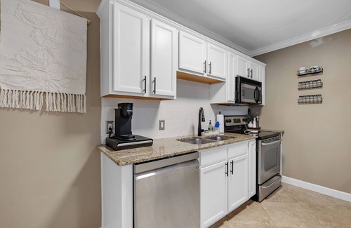 Governor's Walk Condo | Modern Midtown Retreat