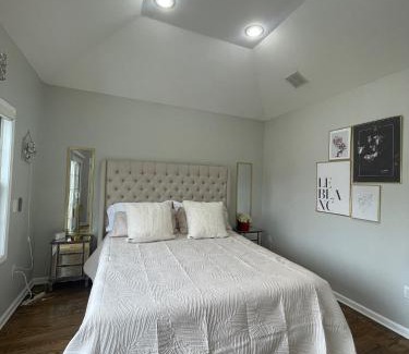 Hackensack River Waterfront House | Modern minimalistic 3 bdr Apt Townhouse