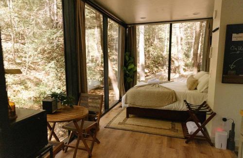 Campton House | Modern Mirror Home w/Hot-tub | “Glass House” #3