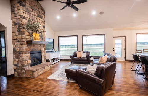 Monument House | Modern Monument Home!