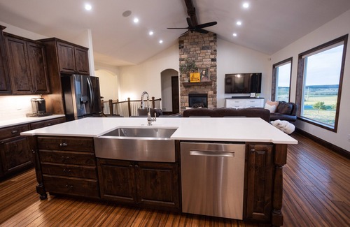 Monument House | Modern Monument Home!