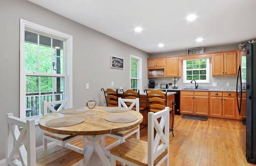 Helen Cabin | Modern Mountain Retreat with Peaceful Stream near Wineries!