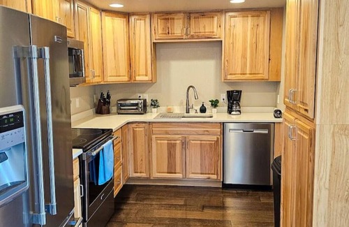 Woodland Park House | Modern Mountain Cabin | Family & Pet-Friendly with Views, Wildlife, & Wi-Fi