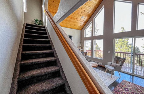 Woodland Park House | Modern Mountain Cabin | Family & Pet-Friendly with Views, Wildlife, & Wi-Fi