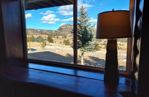 Estes Park Cabin | Modern mountain cabin condo w/jetted tub steam shower +music reactive lighting