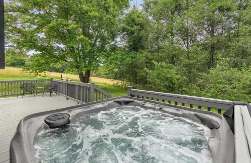 Leicester House | Modern Mountain Cabin by AvantStay Hot Tub