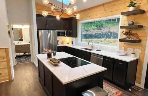 Sautee Nacoochee Cabin | Modern Mountain Getaway with hot tub & fire pit 10 minutes to Helen