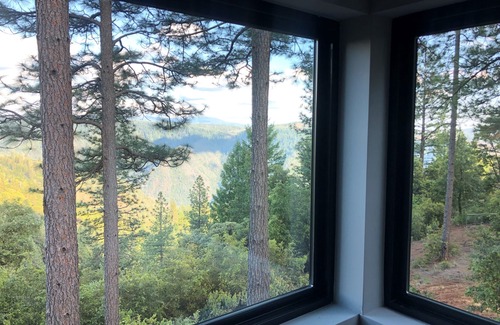 Foresthill House | Modern Mountain Getaway with Panoramic Canyon Views