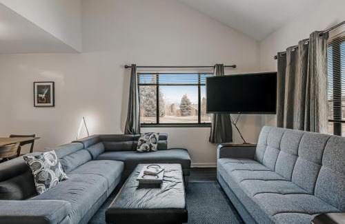 Pagosa Springs Hotel | Modern Mountain Getaway