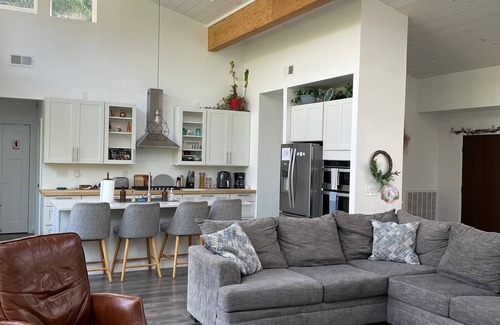 Seymour House | Modern Mountain Getaway
