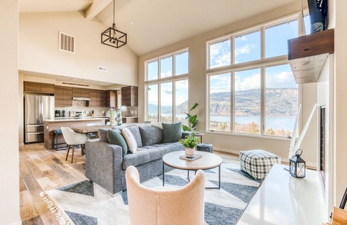 Mosier House | Modern mountain & river-view house with balcony, deck, gym, and WiFi