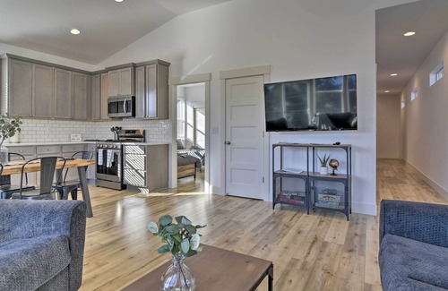 Stevenson House | Modern Mountain-View Home: Walk to Columbia River!