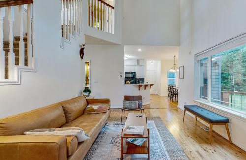 Welches House | Modern Mt. Hood Village Escape