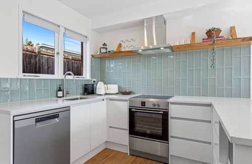 Greenlane - Ellerslie House | Modern Mt Wellington Home