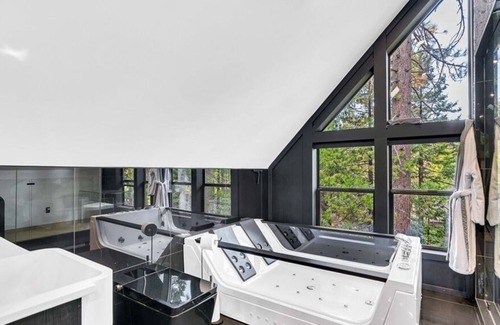 Musick Ridge Cabin | Modern Mtn Luxette -Soak, Stay, & Be Spoiled