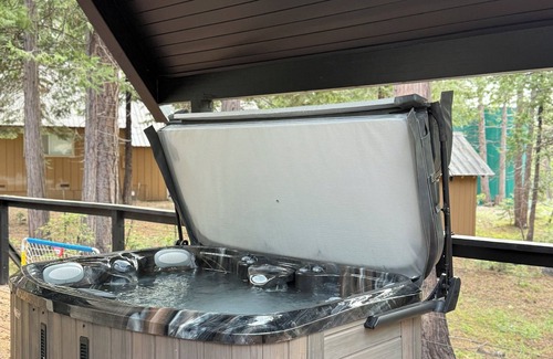 Musick Ridge Cabin | Modern Mtn Luxette -Soak, Stay, & Be Spoiled