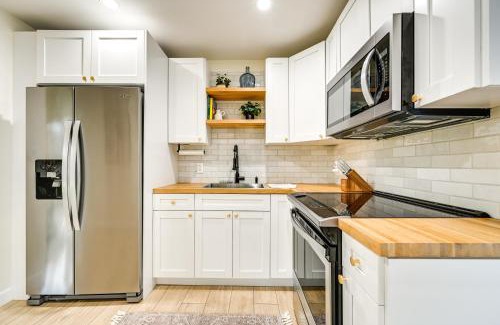 Naples House | Modern Naples Duplex Home about 7 Mi to Beach!