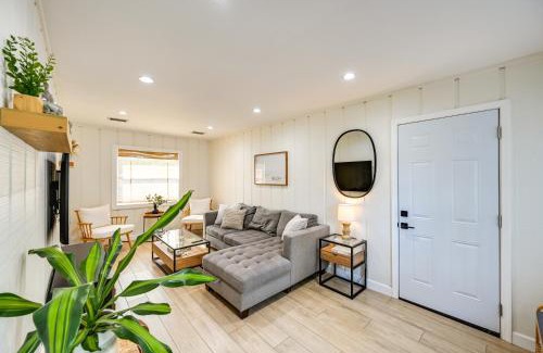Naples House | Modern Naples Duplex Home about 7 Mi to Beach!