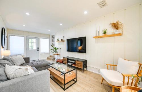 Naples House | Modern Naples Duplex Home about 7 Mi to Beach!