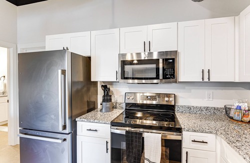 Nashville Condo | Modern Nashville Condo: 5 Mi to Downtown!
