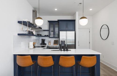 Cleveland Park Apartment | Modern Nashville Condo 5 Beds -3 Miles to Downtown