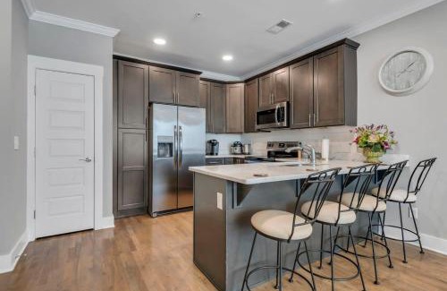 The Nations House | Modern Nations Condo - Walkable - 5 Mi Downtown