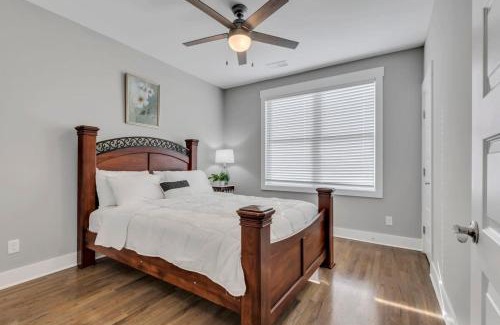 The Nations House | Modern Nations Condo - Walkable - 5 Mi Downtown