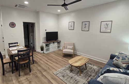 Oxford Condo | Modern new 1-Bedroom condo, sleeps 4, close to Ole Miss in wonderful Oxford
