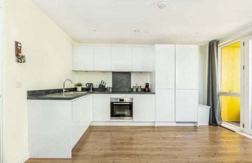 Coldharbour Apartment | Modern New 2BR flat w/Balcony in peaceful Brixton
