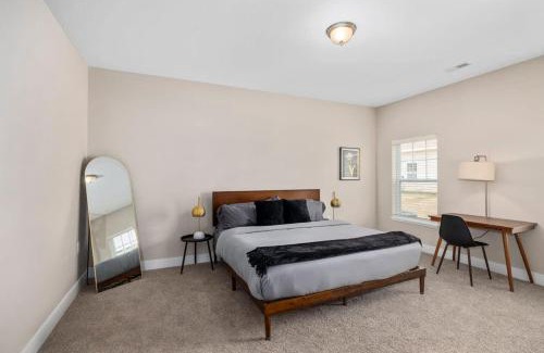 Grandville Apartment | Modern New Build 12BR 12BA w Garage Patio