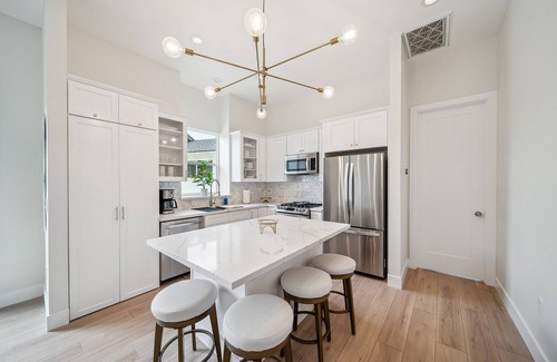 Claremont Cottage | Modern New Build 2 Bed 2 Bath Casita in Quiet Claremont Neighborhood 15%discount