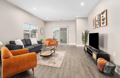 Grandville House | Modern New Build 4BR 4BA Two Condo w Garage and Patio