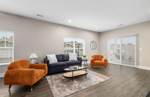 Grandville House | Modern New Build 4BR 4BA Two Condo w Garage and Patio