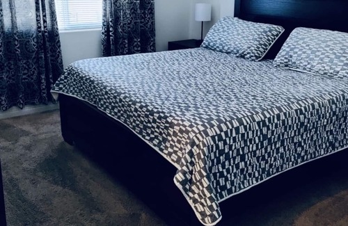 Pumpkin Center House | Modern Newer 4 bedroom Home with Free parking