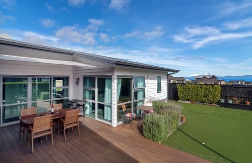Wharewaka House | Modern, newly furnished house, with own putting green.