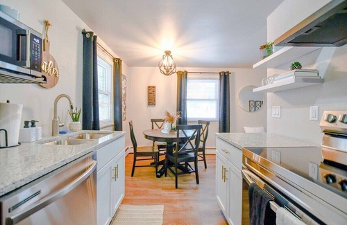Green Bay Apartment | Modern, Newly Updated Apartment