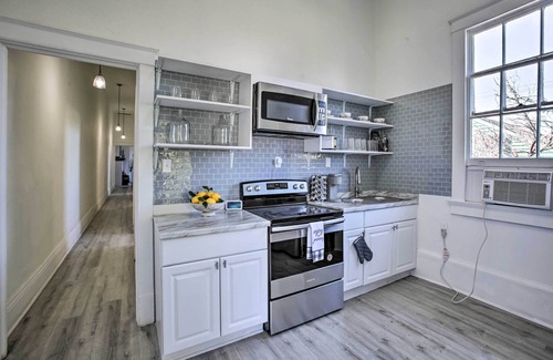 Central City Condo | Modern NOLA Condo: 2 Mi to Bourbon Street