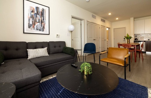 Downtown Louisville Apartment | Modern Nulu 2BR CozySuites 05
