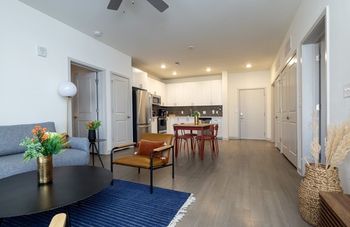 Downtown Louisville Apartment | Modern Nulu 2BR CozySuites 03